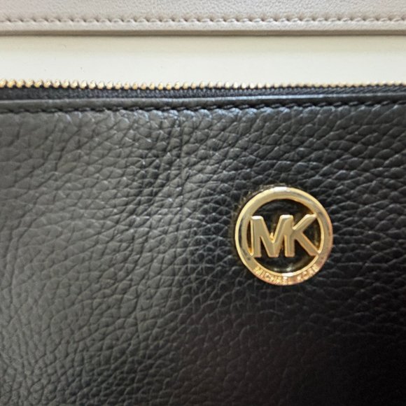 Michael Kors Fulton Large Leather Zip Clutch (Black) - Picture 5 of 6